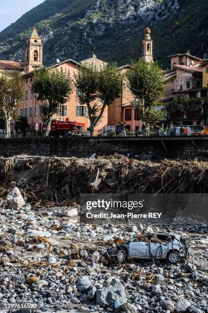 Carcasse de voiture au village de Breil sur Roya dévasté par le tempête Alex, 9 octobre 2020, France.