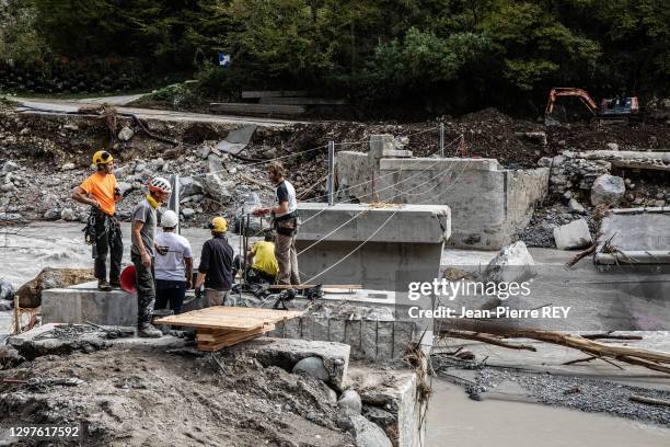 Reconstruction d'un pont au village de Breil sur Roya dévasté par le tempête Alex, 9 octobre 2020, France.