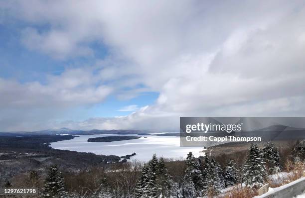 lake mooselookmeguntic during winter near rangeley, maine usa - mooselookmeguntic lake - fotografias e filmes do acervo