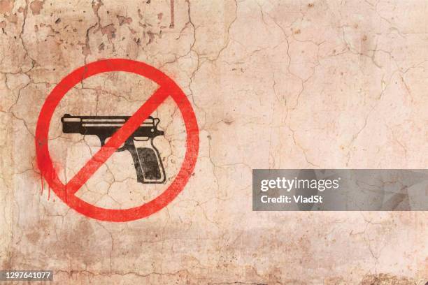 gun gewalt gang polizei schießt feuerwaffen schablone graffiti wandkunst - gun violence protest stock-grafiken, -clipart, -cartoons und -symbole