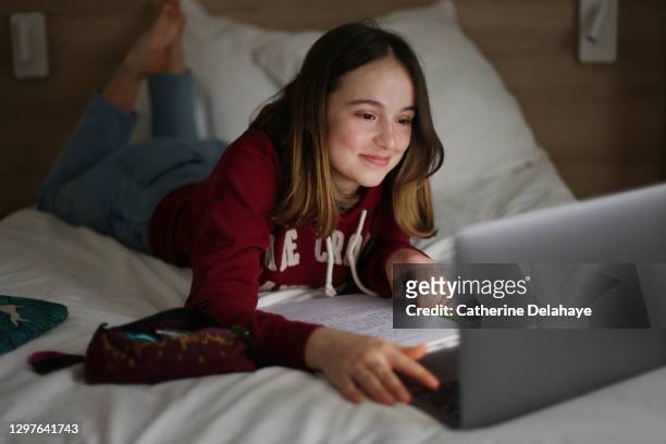 a 15 years old girl attending online school classes from home - 14 15 years fotografías e imágenes de stock