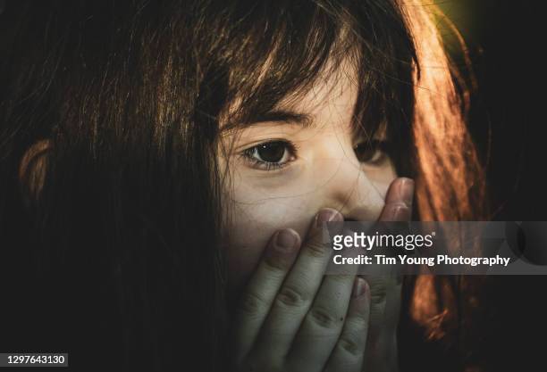 shocked girl - surprise face kid stock-fotos und bilder