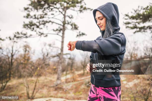 she geting start runing - geting away from it all stock pictures, royalty-free photos & images