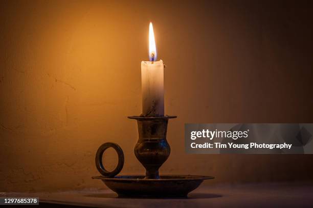 rustic candle - kandelaar stockfoto's en -beelden