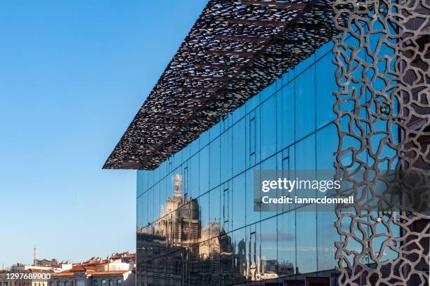 cathedrale la major et mucem - mucem marseille photos et images de collection