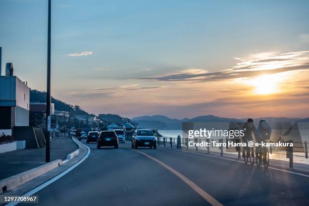 the coast road in kanagawa prefecture of japan - kanagawa stockfoto's en -beelden
