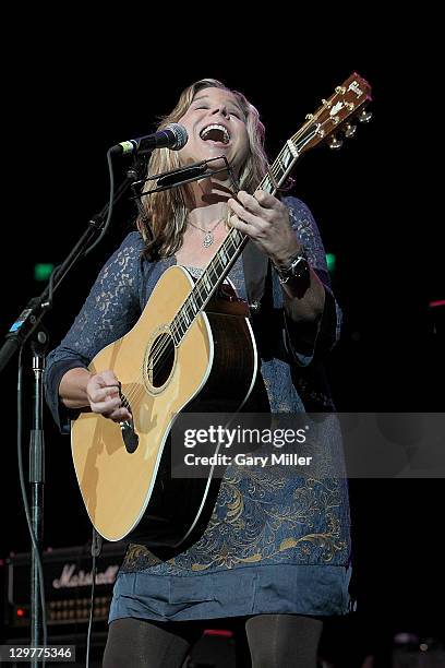Singer Ter Ree Terri Hendrix Photos and Premium High Res Pictures - Getty Images