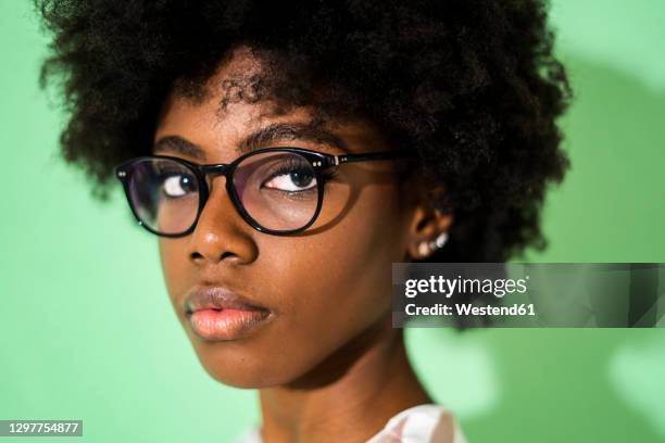 438 Black Woman Short Hair Glasses Photos and Premium High Res Pictures -  Getty Images