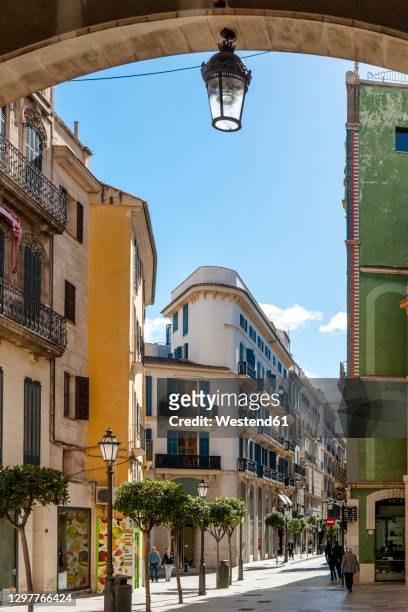 spain, mallorca, palma de mallorca, lantern hanging from arch over city street - palma maiorca 個照片及圖片檔