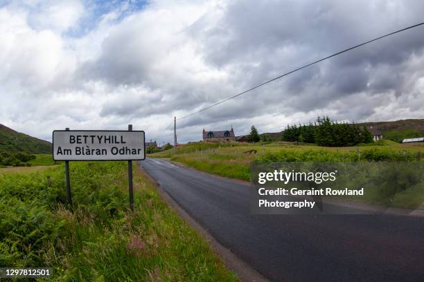 welcome to bettyhill, scotland - sinal de boas vindas - fotografias e filmes do acervo