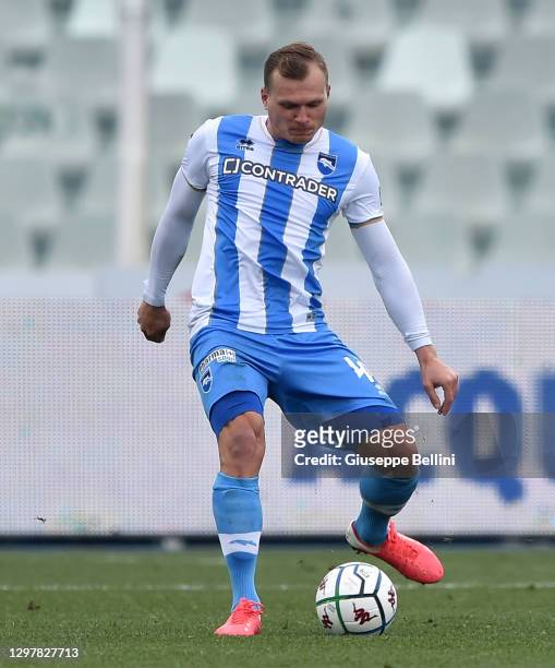 Pawel Jaroszynski of Pescara Calcio in action during the Serie B match between Pescara Calcio and US Cremonese at Adriatico Stadium on January 17,...