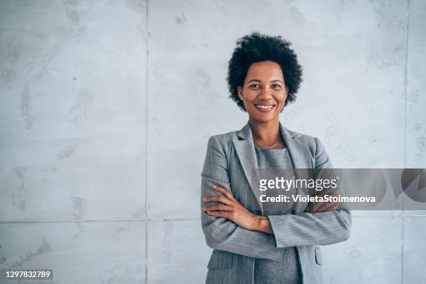 成功的女商人 - 黑人種族 個照片及圖片檔