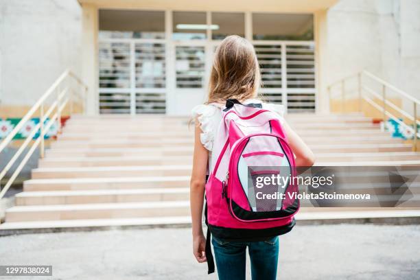 erster schultag. - school bag stock-fotos und bilder