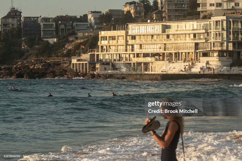 Sydneysiders Enjoy Warm Weather As NSW Records No New Local COVID-19 Cases