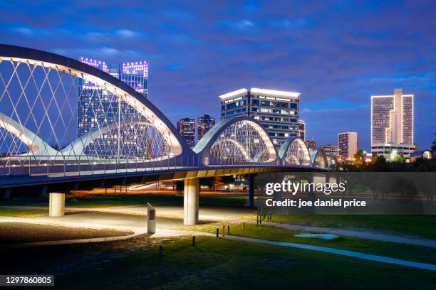 night, west 7th street bridge, fort worth, texas, america - fort worth fotografías e imágenes de stock
