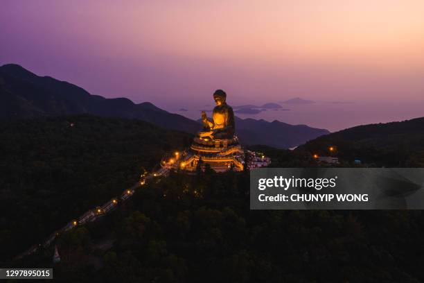 tian tan buddha, also known as the big buddha. hong kong, china. - lantau imagens e fotografias de stock