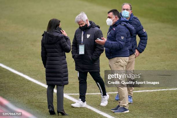 Staff of both teams talk prior to suspending the game due to an EDF Logroño player reportedly testing positive for COVID-19 prior to kickoff of the...