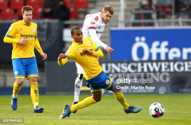 Aaron Hunt of Hamburger SV scores his team's third goal during the Second Bundesliga match between Eintracht Braunschweig and Hamburger SV at...