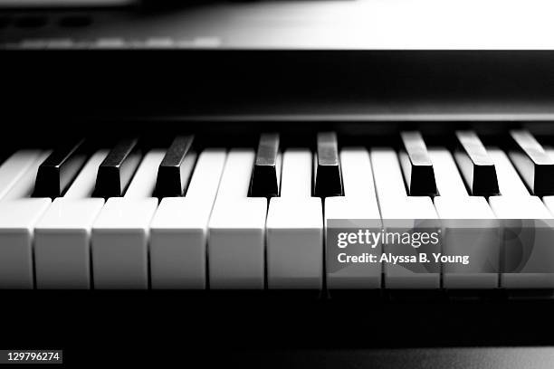 piano keys - tasteninstrument stock-fotos und bilder