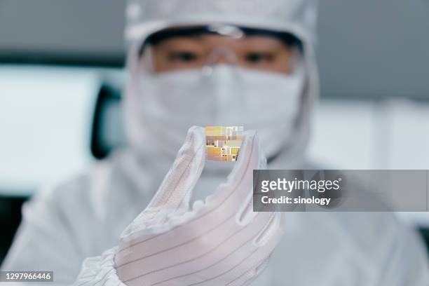 scientists research chips in laboratory - computerchip stock-fotos und bilder