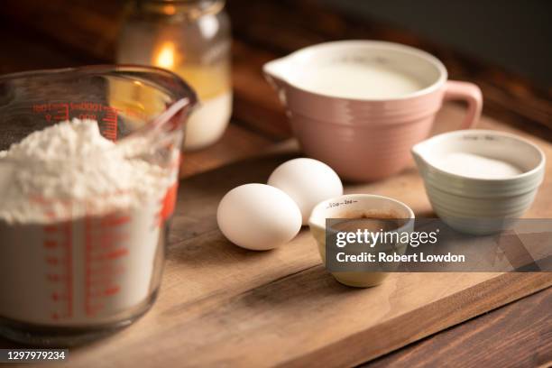 ingredients in measured ready to be used - ingredienti dolci foto e immagini stock