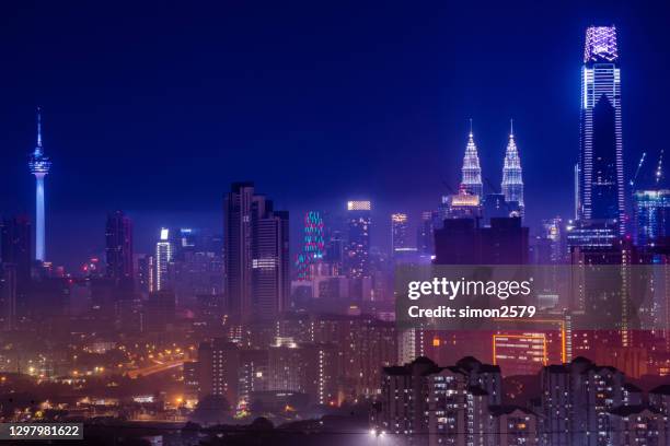 cityscape at night, kuala lumpur, malásia - kuala lumpur - fotografias e filmes do acervo