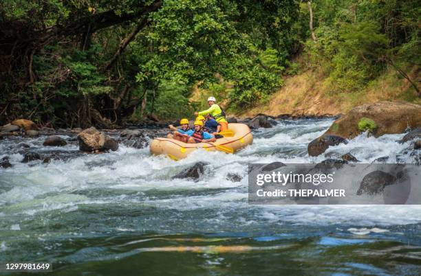 rafting costa rica - wildwasser fluss stock-fotos und bilder