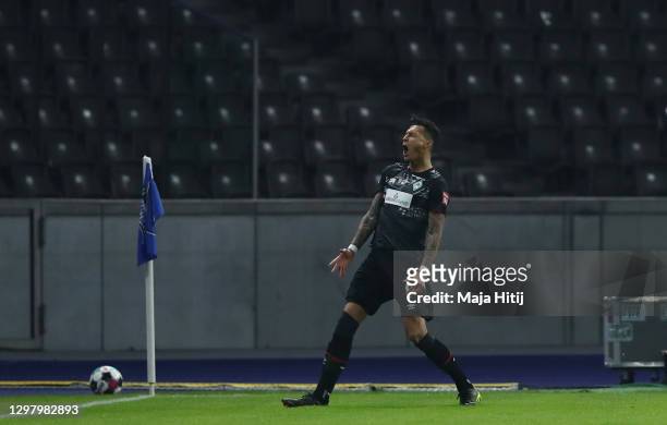 Davie Selke of Werder Bremen celebrates after scoring their team's first goal from the penalty spot during the Bundesliga match between Hertha BSC...