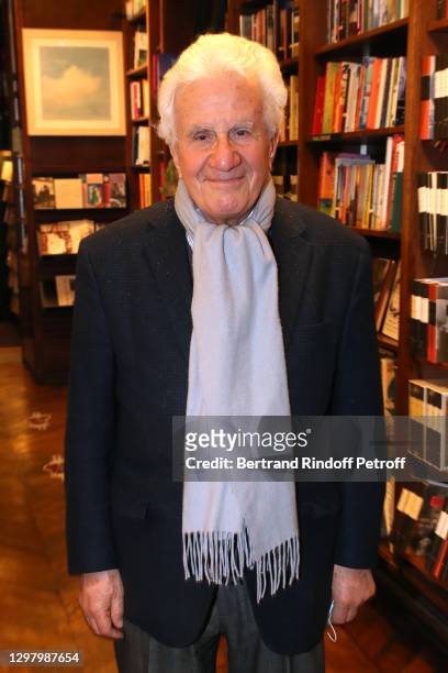 Antoine Jeancourt-Galignani attends Renaud Van Ruymbeke signs his book "Memoires d'un juge trop indépendant - Memoirs of an overly independent judge"...