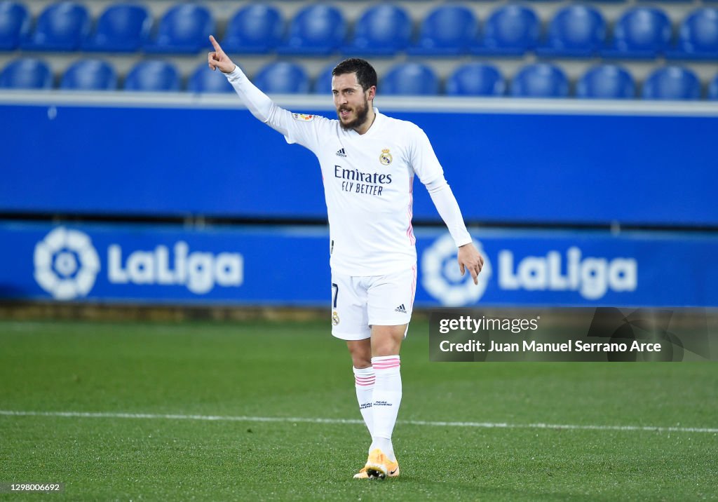 Deportivo Alavés v Real Madrid - La Liga Santander