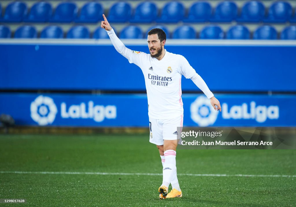 Deportivo Alavés v Real Madrid - La Liga Santander