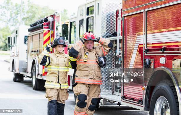 firefighters in fire protection suits ready for action - firemen at work stock pictures, royalty-free photos & images