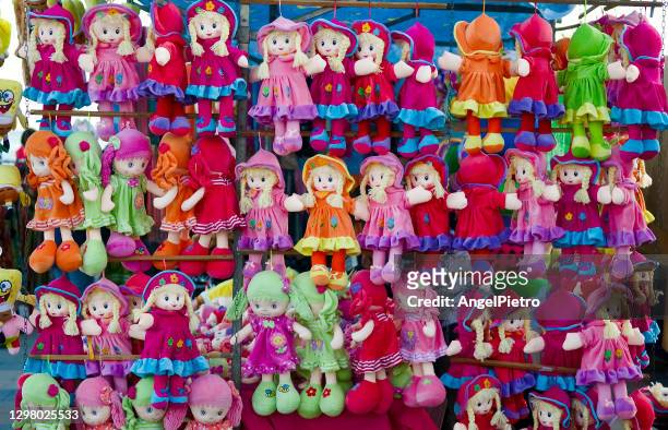 rag dolls in a street stall. - loja de brinquedos imagens e fotografias de stock