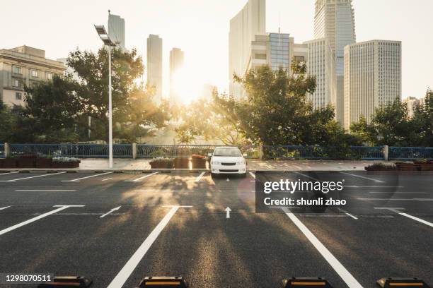 outdoor parking lot at sunrise - parking imagens e fotografias de stock