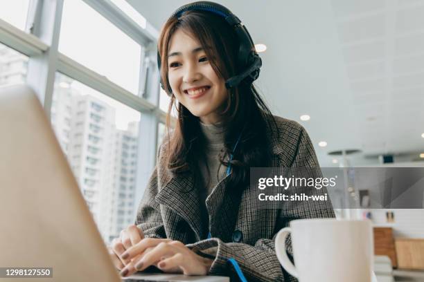 asian female student video conference - financial advisor virtual stock pictures, royalty-free photos & images