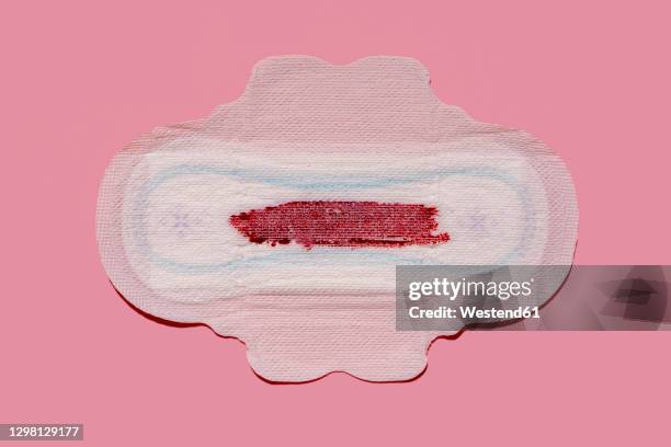 studio shot of bloodstained sanitary pad - period blood foto e immagini stock