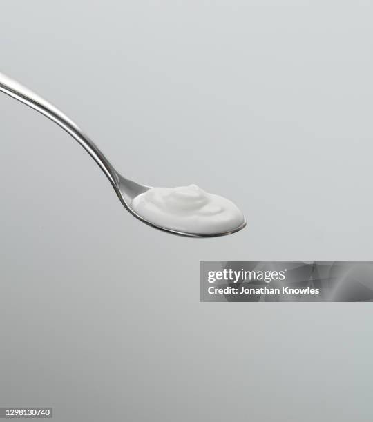 yogurt on spoon - cuillère photos et images de collection