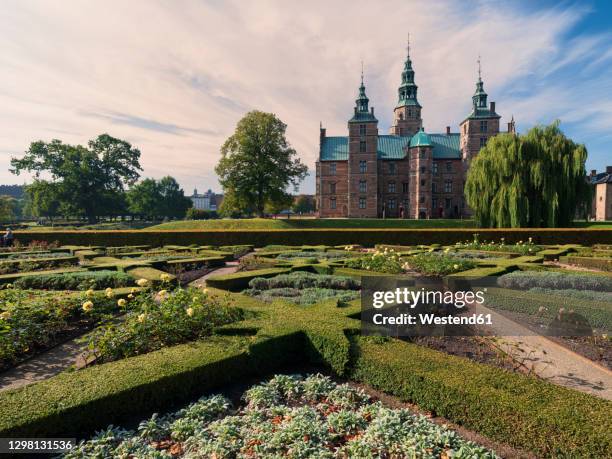 denmark, copenhagen, rosenborg castle gardens - chateau stock pictures, royalty-free photos & images