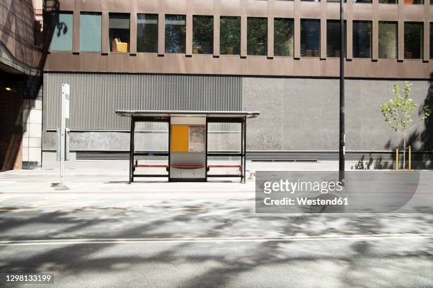 uk, england, london, bus stop on empty street - bus stop stock pictures, royalty-free photos & images