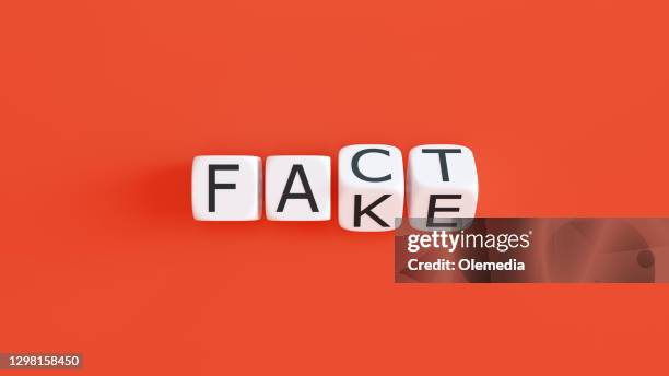 fake news und fakten digitales konzept - fake news media stock-fotos und bilder