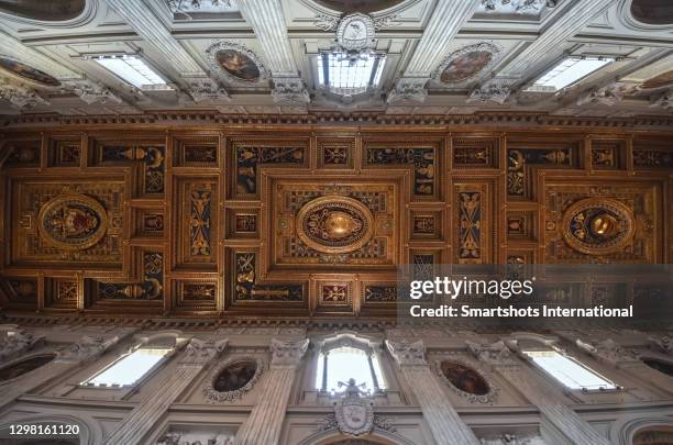 archbasilica of st. john lateran ceiling details in rome, lazio, italy - god of wealth foto e immagini stock