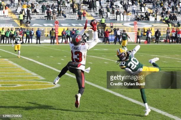 Mike Evans of the Tampa Bay Buccaneers completes a reception for a touchdown in the first quarter against the Green Bay Packers during the NFC...