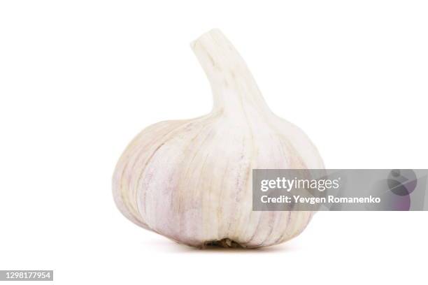 garlic on white background - ajo fotografías e imágenes de stock
