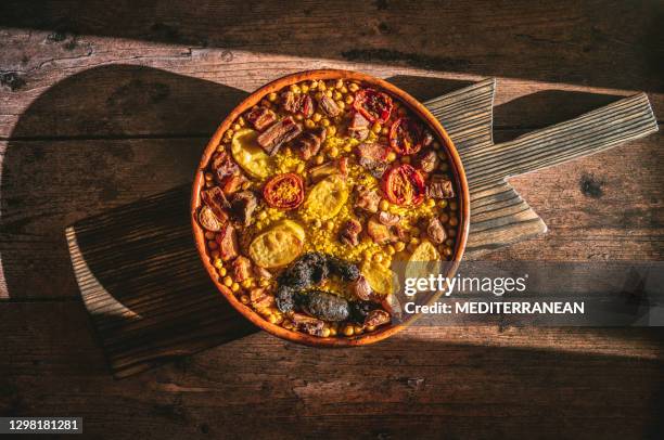 arroz al horno oven rice recipe from spain - horno pan stock pictures, royalty-free photos & images