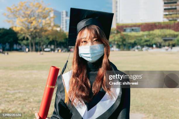 Mask Graduation Graduation Mask 2021 Photos and Premium High Res Pictures - Getty Images