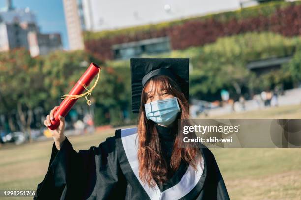 Mask Graduation Graduation Mask 2021 Photos and Premium High Res Pictures - Getty Images
