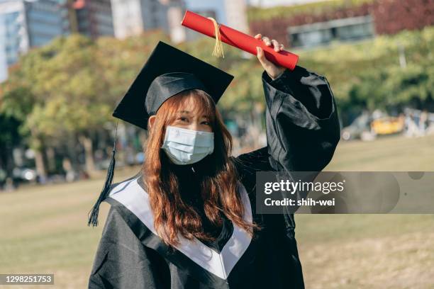 Mask Graduation Graduation Mask 2021 Photos and Premium High Res Pictures - Getty Images