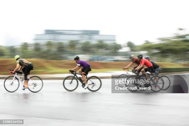 men's criterium road bike race in panning photo - indian riding stock pictures, royalty-free photos & images