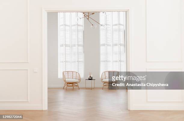white room interior 2 - apartment interior photos et images de collection