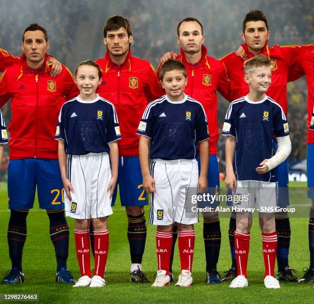 V SPAIN .HAMPDEN - GLASGOW.Mascots